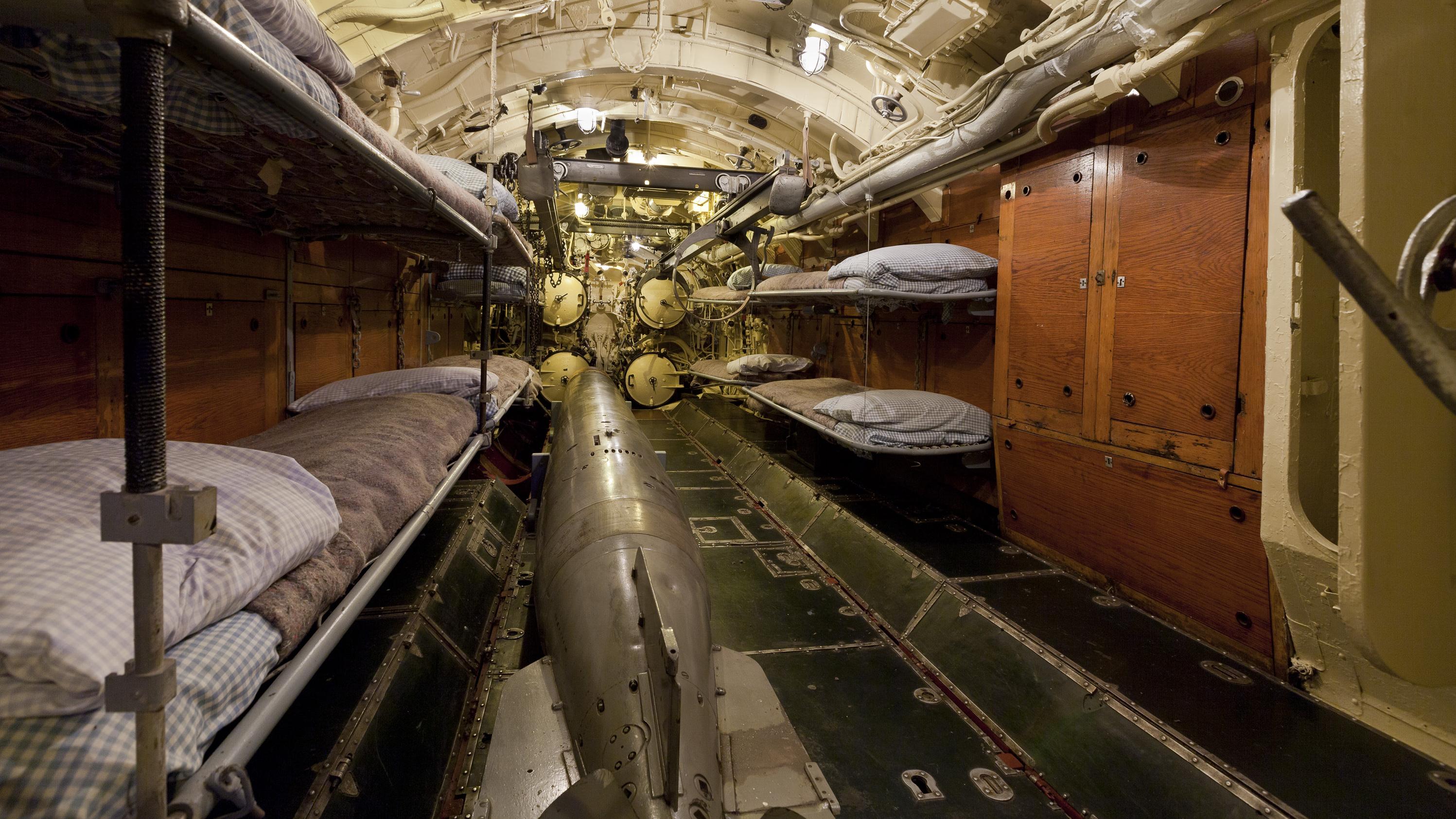 Пл 600. U 505 подводная лодка музей. Подводная лодка u505 внутри. German Submarine u505. Внутри подводной лодки u-4712.