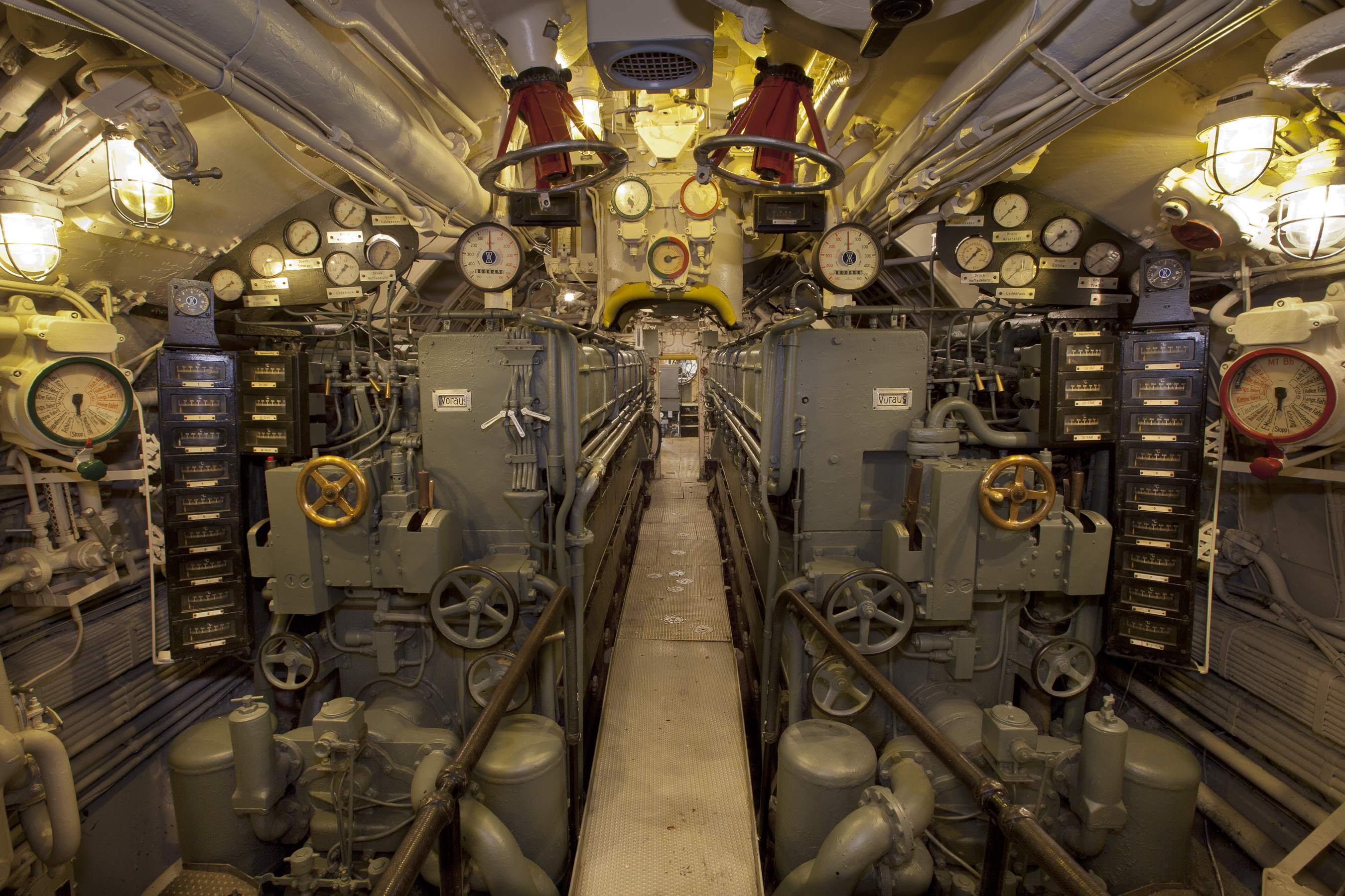 U-505_EngineRoom.jpg